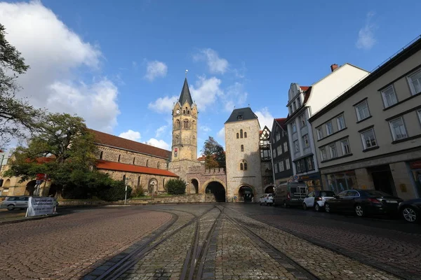 O Portão Nikolai com a Igreja Nikolai em Eisenach — Fotografia de Stock