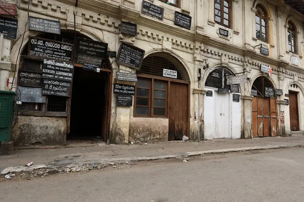 Фасад старовинному будинку в Канді Шрі-Ланки — стокове фото