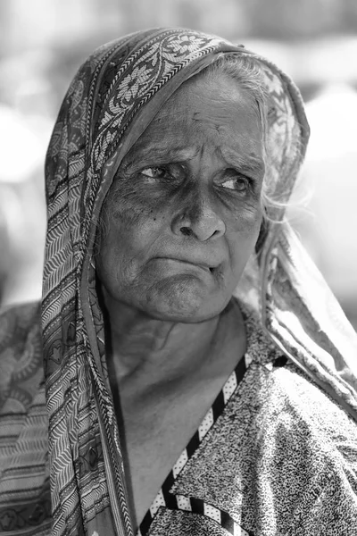 Oude vrouw uit Sri Lanka — Stockfoto