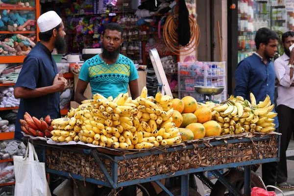 Commerce et vente dans les rues de Colombo — Photo
