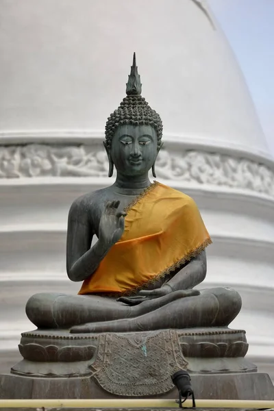 Figuras de Buda en el templo Seema Malaka de Colombo en Sri Lanka — Foto de Stock