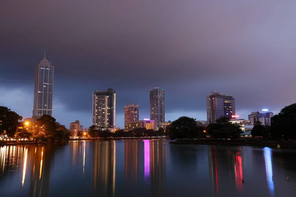 Die Skyline von Colombo bei Nacht — Stockfoto