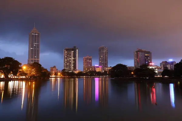 Die Skyline von Colombo bei Nacht — Stockfoto