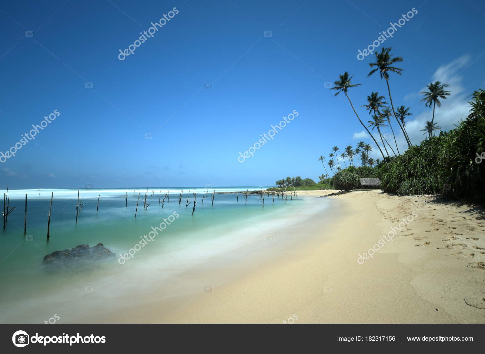 Plage Koggala Avec Les Pêcheurs Sur Pilotis Sri Lanka