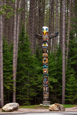 Kanada 'nın ilk uluslarının totem direği
