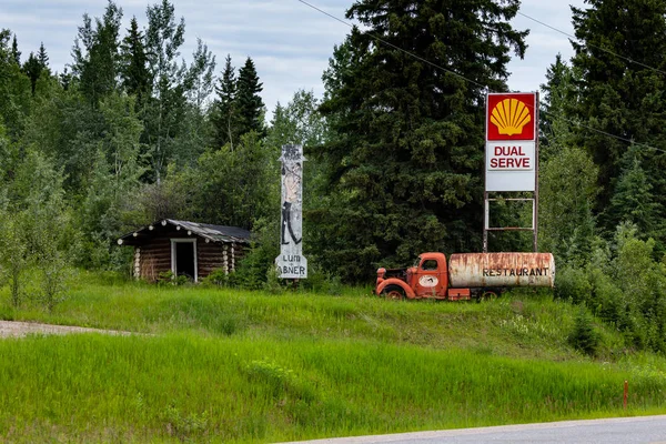 Estación Combustible Abandonada Largo Autopista Alaska Por Haines Junction Canadá — Foto de Stock