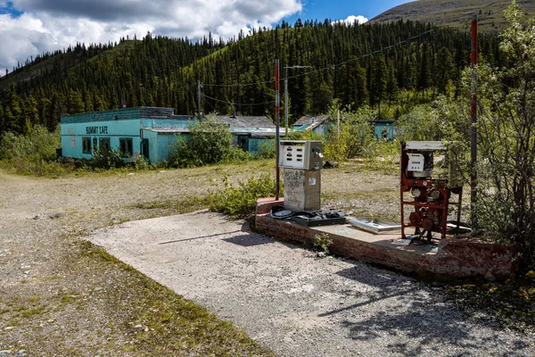 Gasolinera Largo Autopista Alaska Cerca Del Lago Watson Canadá Junio — Foto de Stock