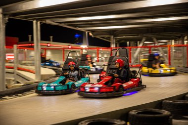 Kanada 'nın Niagara şehrinde bir lunaparkta Kart Yarışı ve hız, 28. Mayıs 2019