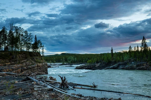 Rio Liard Longo Estrada Alasca Canadá — Fotografia de Stock
