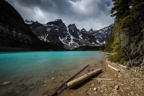 Morena Del Lago Nelle Montagne Rocciose Canadesi — Foto Stock