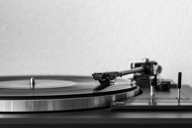 Retro müzik için eski vinil ve turntable