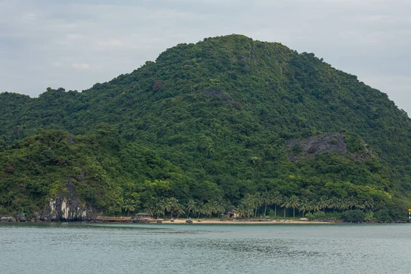 Paisagem Ilhas Baía Halong Vietnã — Fotografia de Stock
