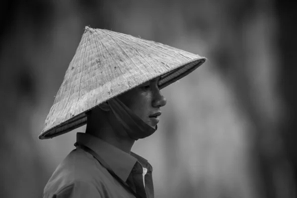 Vietnamita Con Sombrero Paja Tradicional — Foto de Stock