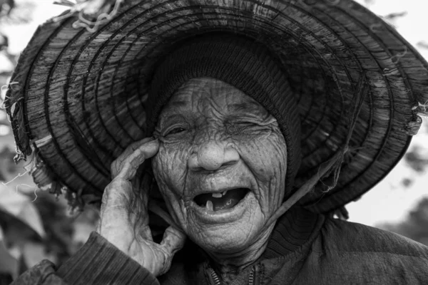 Żona Farmera Wiosce Wietnam — Zdjęcie stockowe
