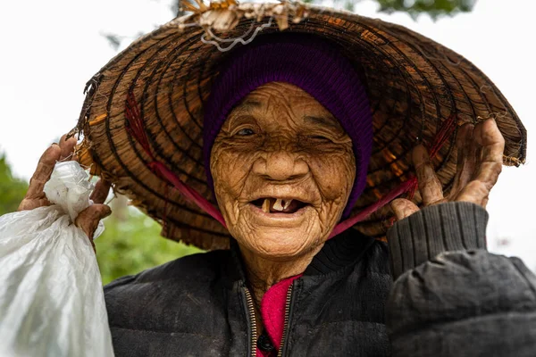 Żona Farmera Wiosce Wietnam — Zdjęcie stockowe