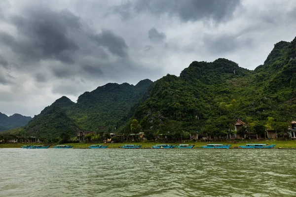 Boot Auf Dem Song Con Fluss Bei Phong Nha Vietnam — Stockfoto