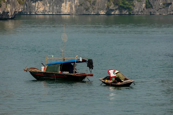 Fischerboot Der Halong Bucht Vietnam November 2019 — Stockfoto