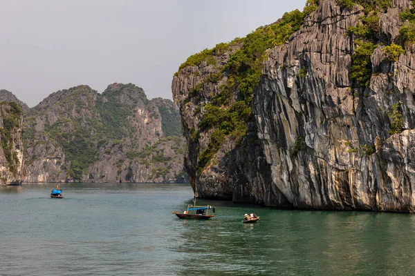 Barco Pesca Baía Halong Vietname Novembro 2019 — Fotografia de Stock