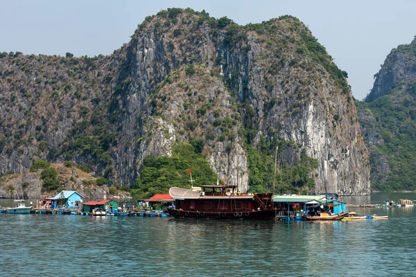 Круиз Заливе Халонг Вьетнаме — стоковое фото