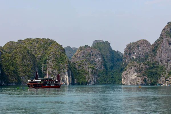 Crucero Bahía Halong Vietnam Noviembre 2019 —  Fotos de Stock