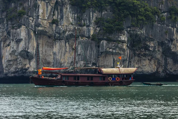 Crucero Bahía Halong Vietnam —  Fotos de Stock
