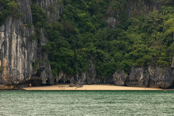 Playa Bahía Halong Vietnam Noviembre 2019 —  Fotos de Stock