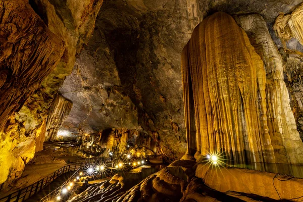 Paradise Cave Phong Nha Bang Vietnam December 2019 — Stock Photo, Image
