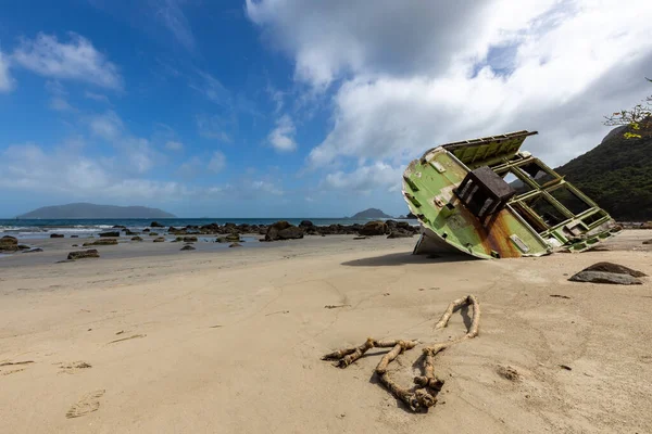 越南孔道海滩上的沉船残骸 — 图库照片
