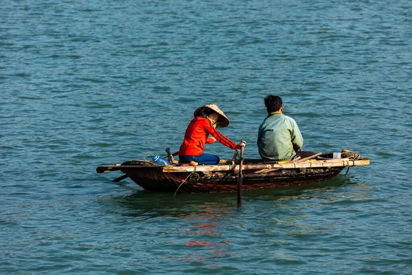Fisherboat Halong Bay Vietnam — Stock Photo, Image