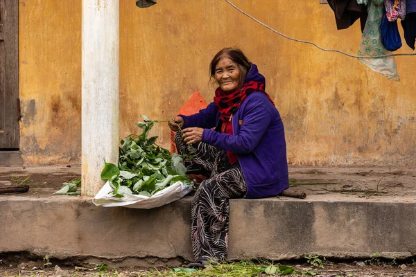 Zavallı Vietnam Yaşlı Kadın — Stok fotoğraf