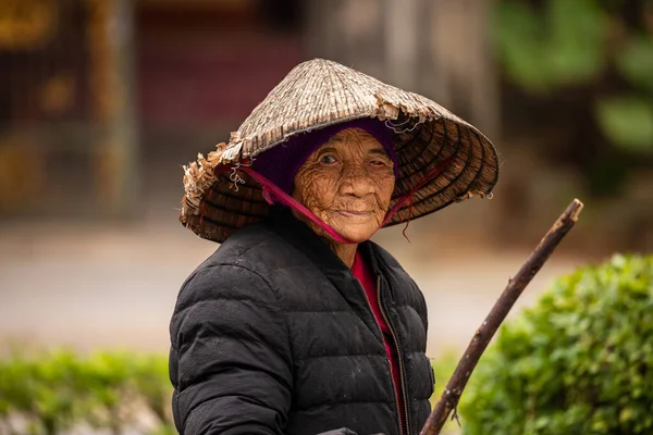 Zavallı Vietnam Yaşlı Kadın — Stok fotoğraf