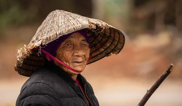 Pauvre Vieille Femme Vietnam — Photo