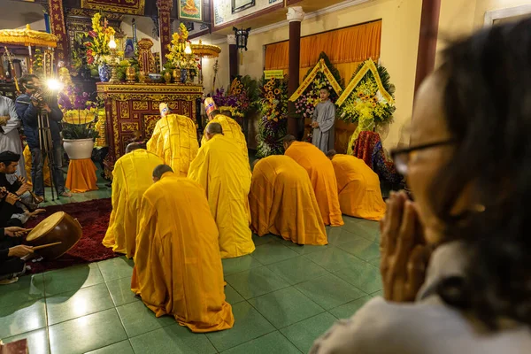 Buddhistische Mönche Beten Hue Vietnam Dezember 2019 — Stockfoto