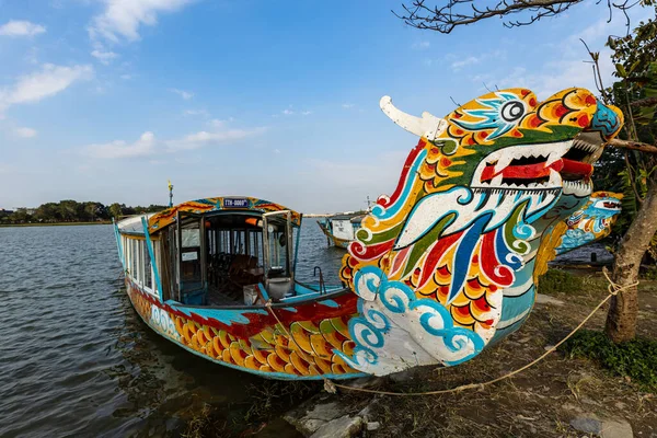 Traditionell Dragon Barcos Río Perfume Hue Vietnam — Foto de Stock