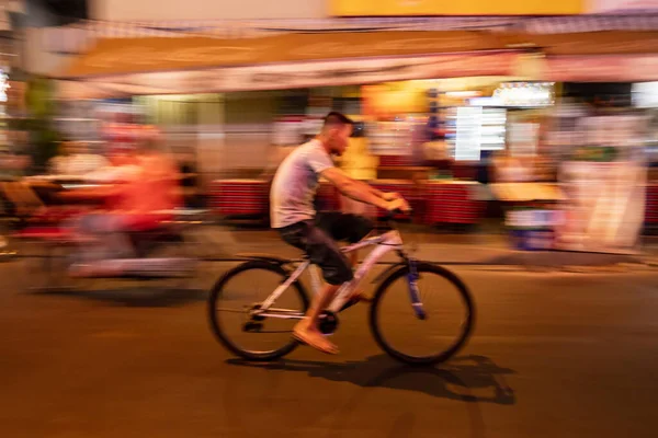 Vietnam Saigon Sokaklarında Hız Yapan Bisikletçi Ocak 2020 — Stok fotoğraf