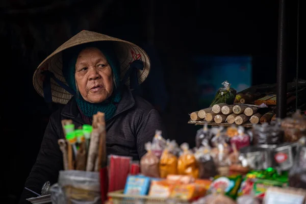Staruszka Targu Wietnamu — Zdjęcie stockowe