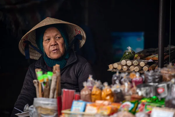Staruszka Targu Wietnamu — Zdjęcie stockowe