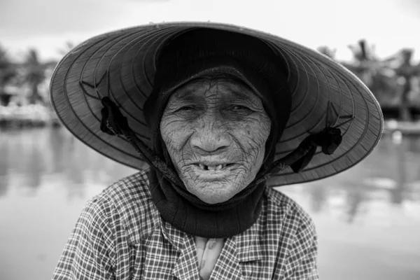 Vieja Con Sombrero Paja Vietnam — Foto de Stock