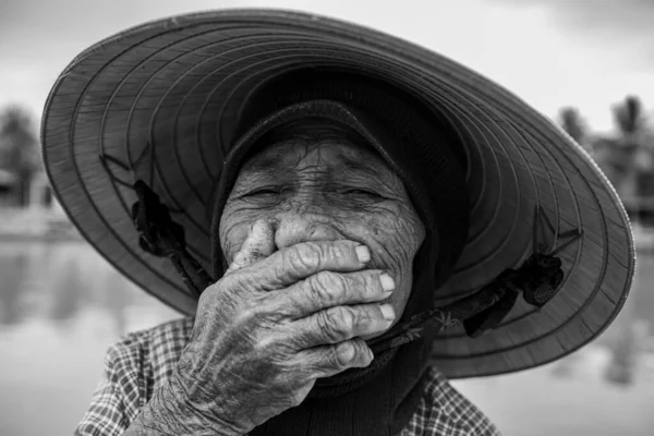 Vieille Femme Avec Chapeau Paille Vietnam — Photo