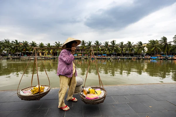 Oude Vrouw Met Strohoed Uit Vietnam — Stockfoto