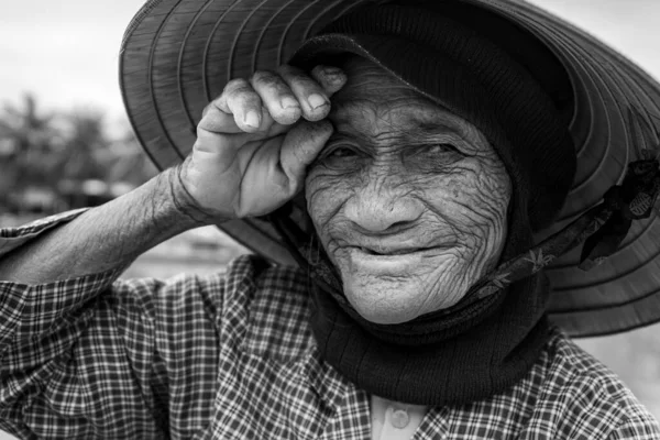 Vieille Femme Avec Chapeau Paille Vietnam — Photo