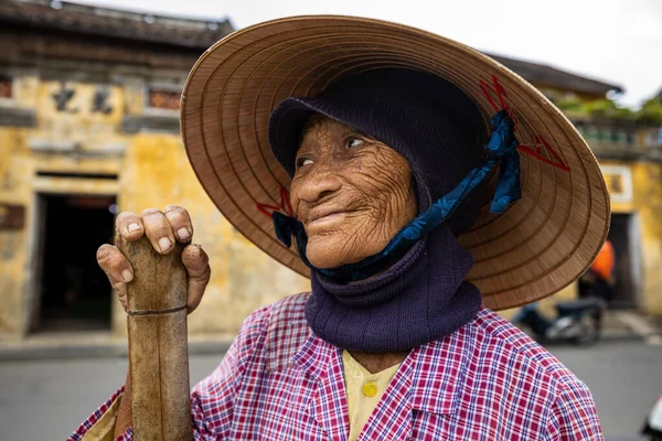 Vieja Con Sombrero Paja Vietnam — Foto de Stock