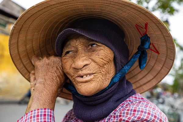 Vecchia Donna Con Cappello Paglia Dal Vietnam — Foto Stock