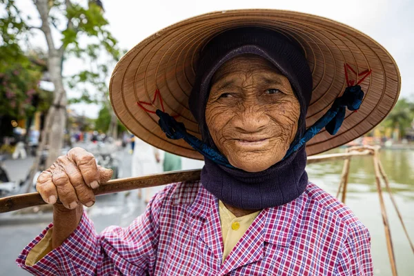 Vieja Con Sombrero Paja Vietnam — Foto de Stock