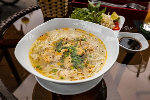 Традиционный Вьетнамский Суп Ужин — стоковое фото