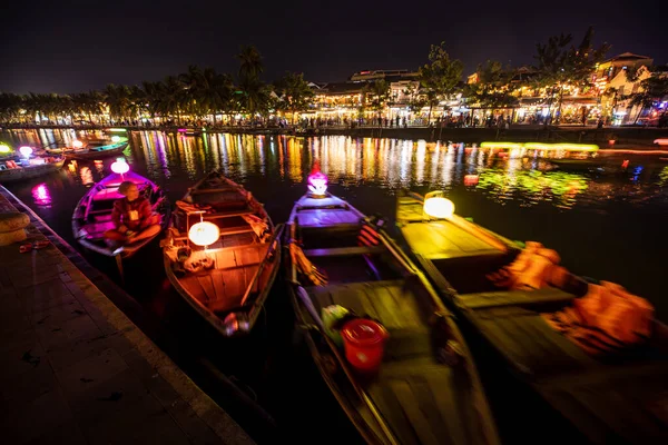 Vietnam Hoi Şehrinde Turist Botları — Stok fotoğraf