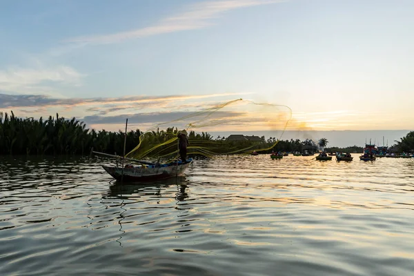 Tradiční Rybář Rybaří Hoi Vietnam — Stock fotografie