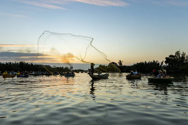 Pescador Tradicional Está Pescando Hoi Vietnam Diciembre 2019 — Foto de Stock