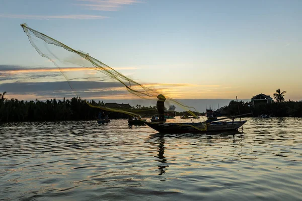 Tradiční Rybář Rybaří Hoi Vietnam — Stock fotografie