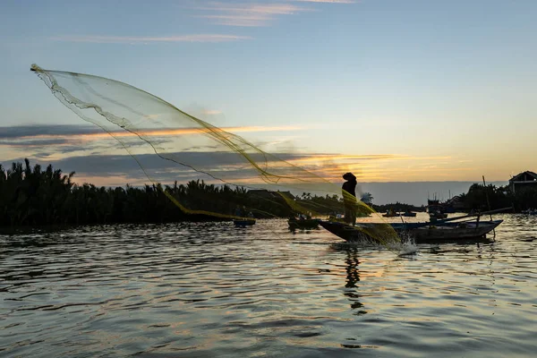 Tradiční Rybář Rybaří Hoi Vietnam — Stock fotografie